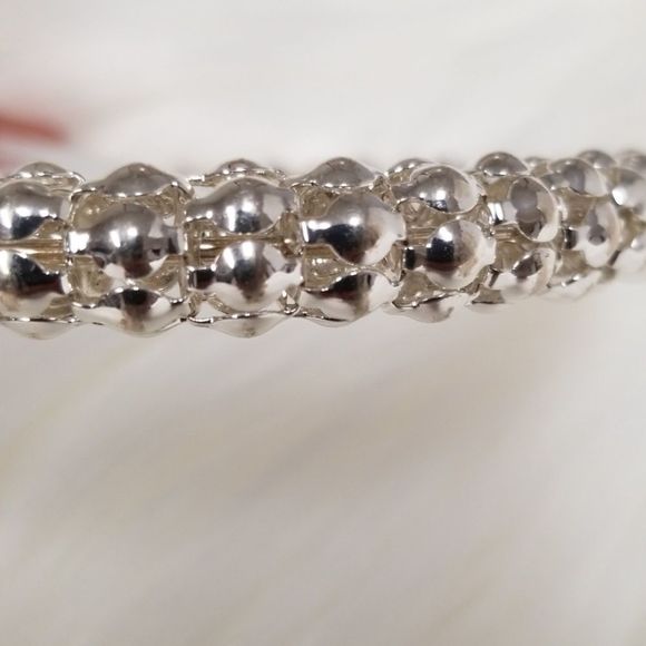 Beautiful Silvertone Bracelet  - Picture 5 of 8